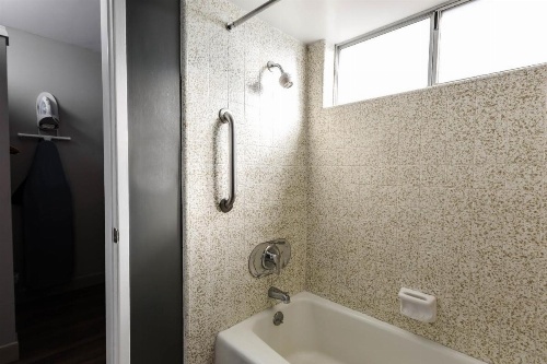 Vagabond Inn Oxnard image 10