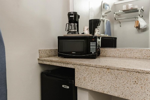 Vagabond Inn Oxnard image 12