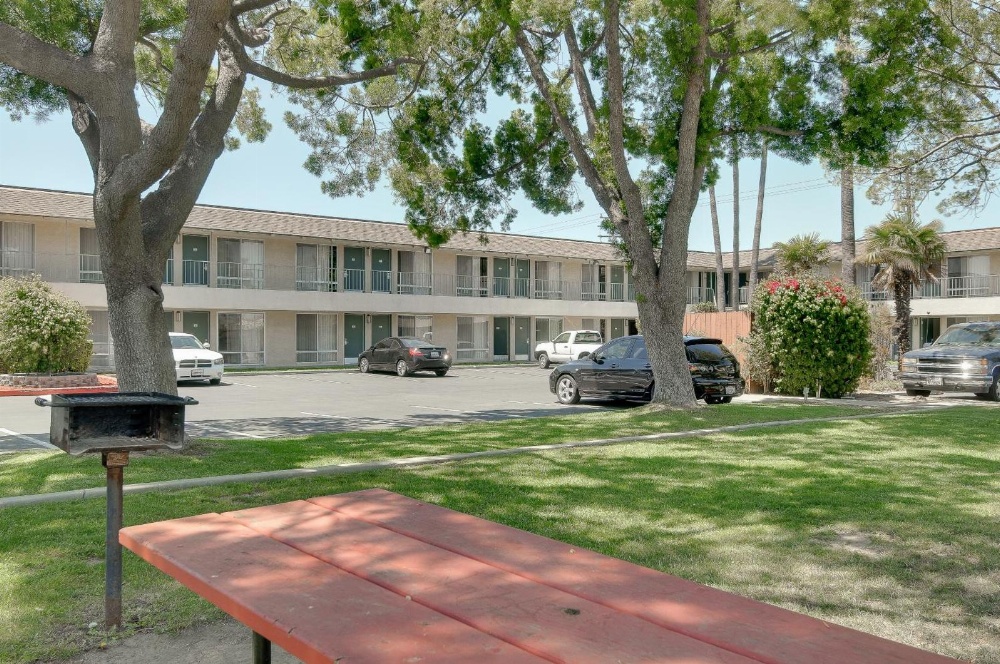 Vagabond Inn Oxnard Main image